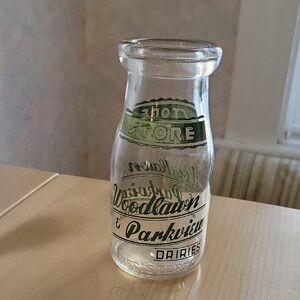 Vintage Woodlawn & Parkview Dairies N.Y. Glass Half Pint Milk Bottle